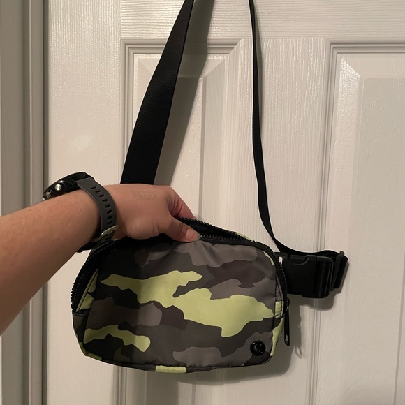 Lululemon Everywhere Belt Bag *1L
Heritage 365 Camo Neo Mint Multi / Black - Picture 8 of 8